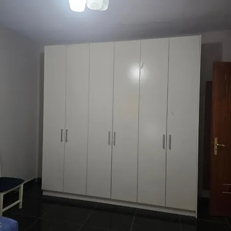 Joel House تيرانا